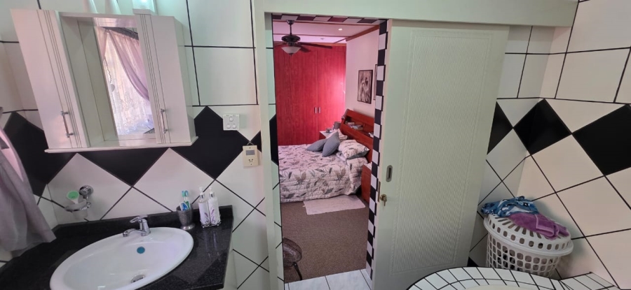 5 Bedroom Property for Sale in Wilkoppies North West